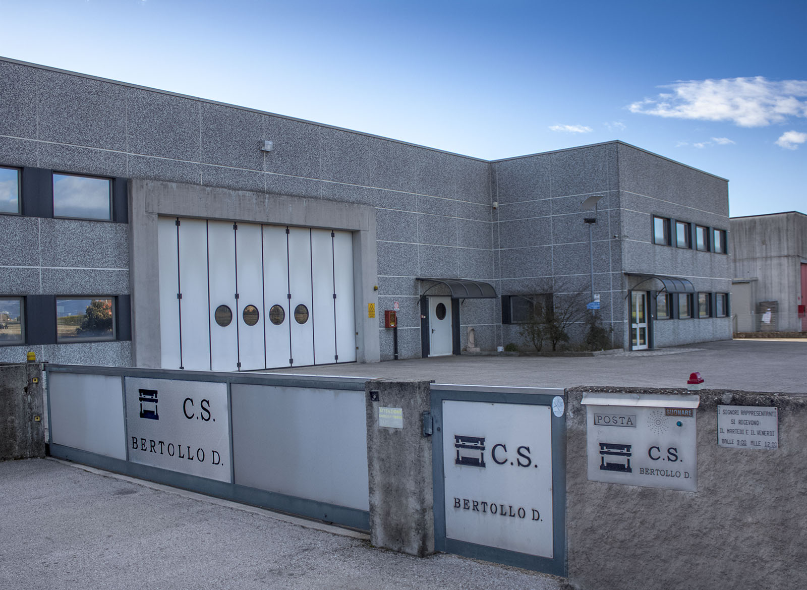 Azienda - Costruzione e progettazione di stampi